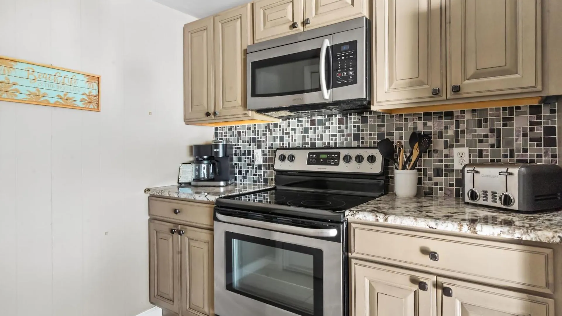 Holiday home Calypso 2-Bedroom Condo With Ocean Views & Pool Access Ocean City Beachfront Escape