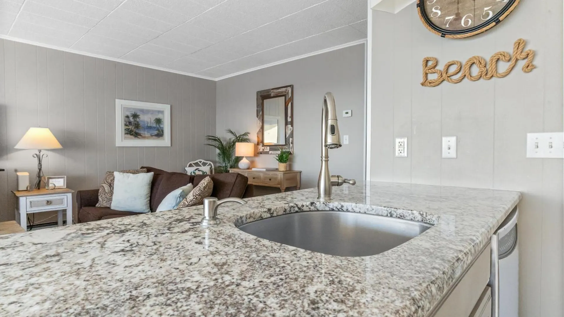 Calypso 2-Bedroom Condo With Ocean Views & Pool Access Ocean City Beachfront Escape 0*,